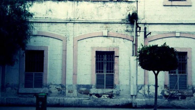 Türkiye’deki en ilginç okul! Bahçesinde 1901 yılında duran heykeli duyunca hayret edeceksiniz